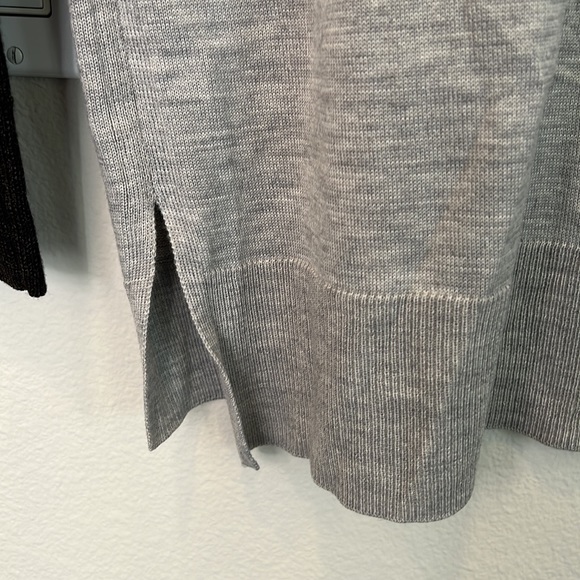 Ann Taylor Merino Wool V Neck Sweater - Picture 7 of 9